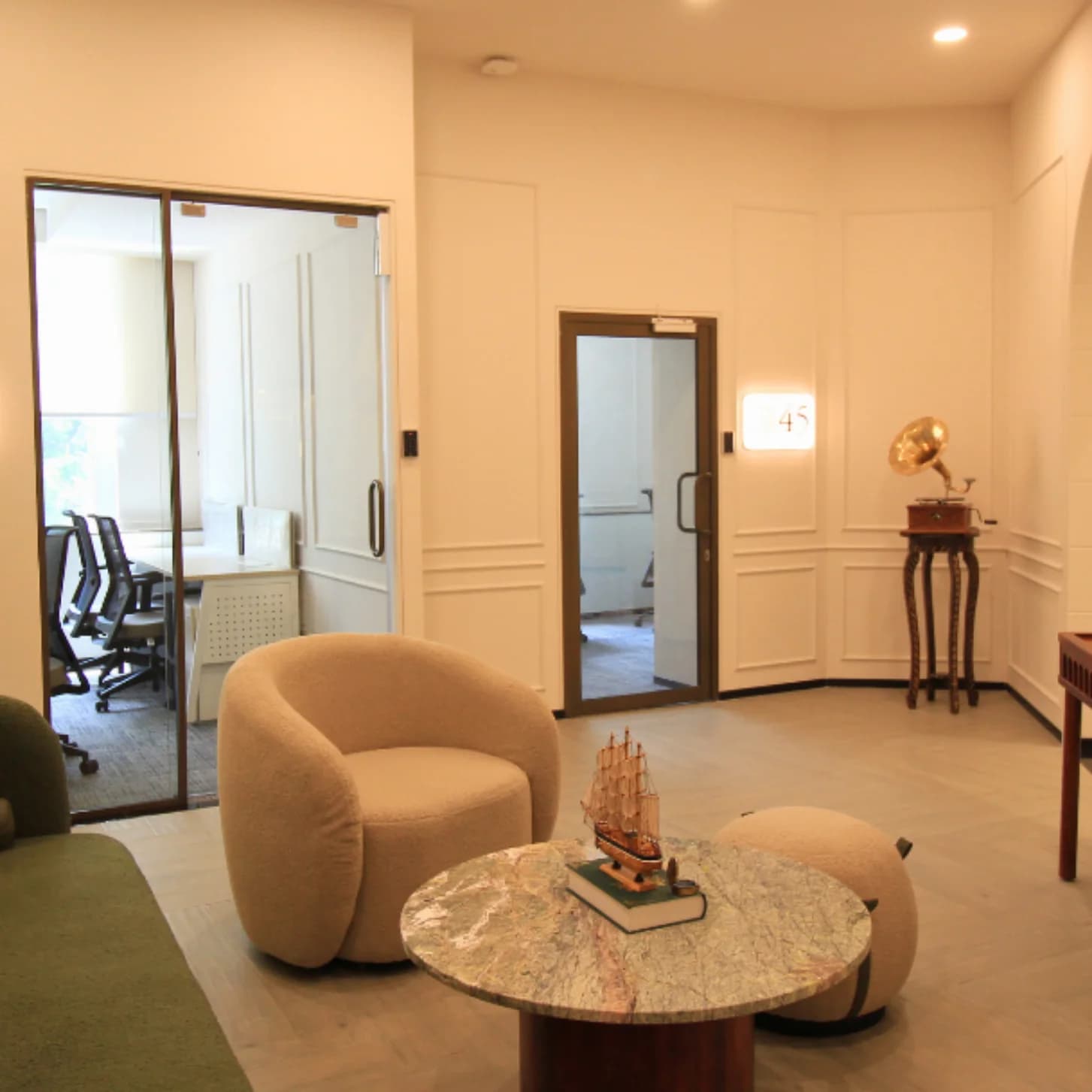 Connaught Place gallery 2